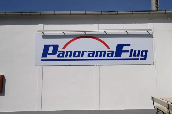 Werbeschilde: Großes Schild von PanoramaFlug.